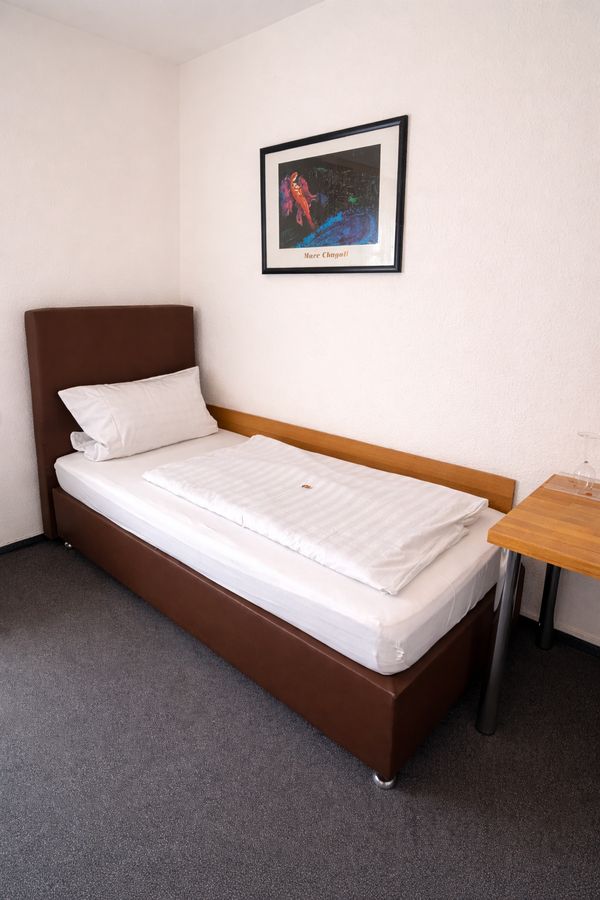 Einzelzimmer mit privatem externem Bad im Hotel National Koblenz